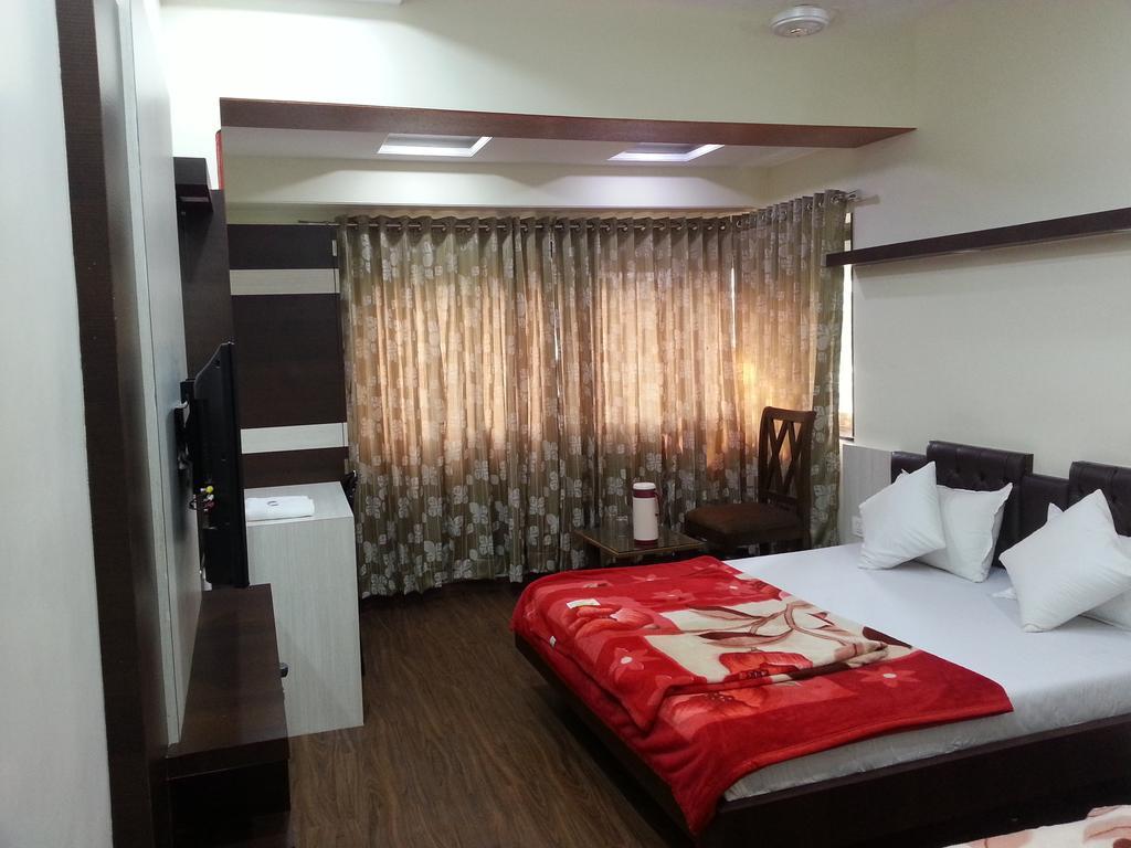 Hotel Oasis Mumbai Room photo