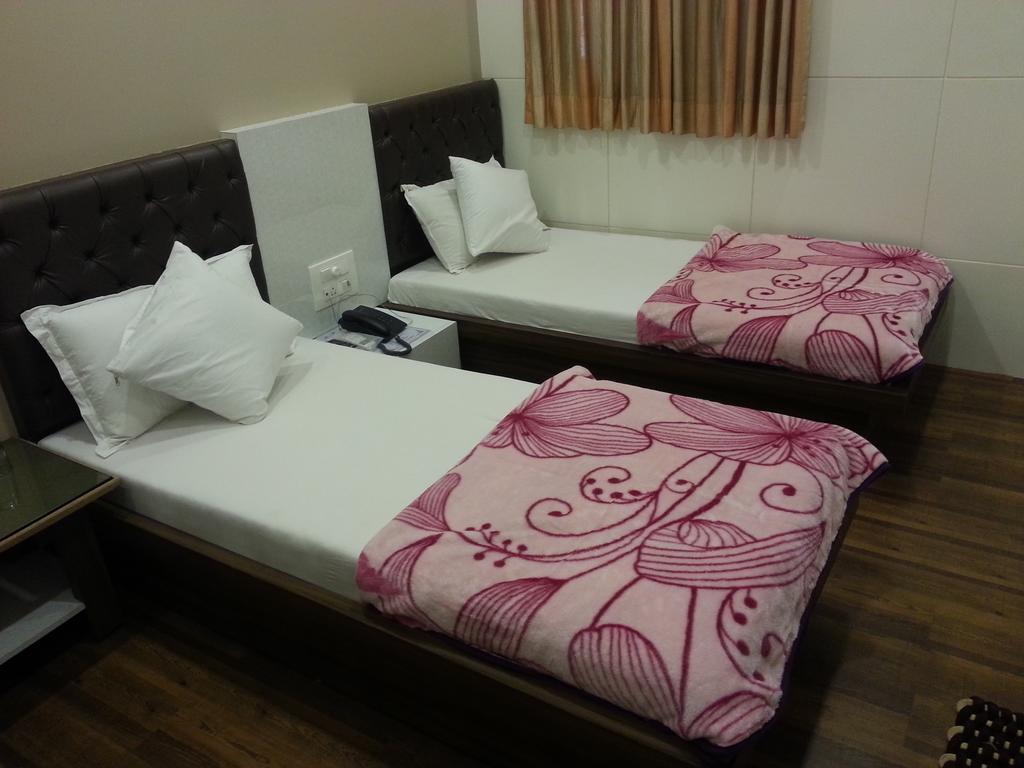 Hotel Oasis Mumbai Room photo